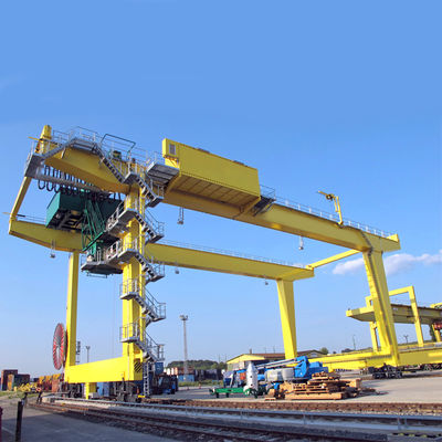 Double Girder Gantry Pedestal Container Crane 20T Loading